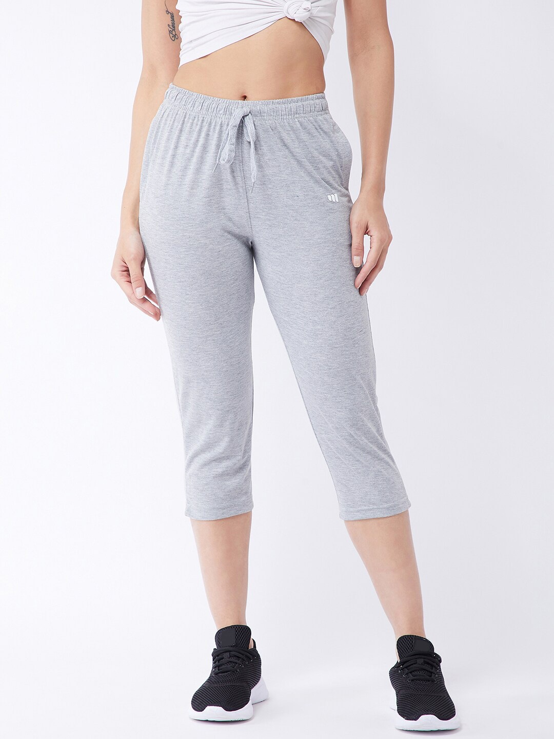 

Modeve Women Grey Solid Mid-Rise Capris