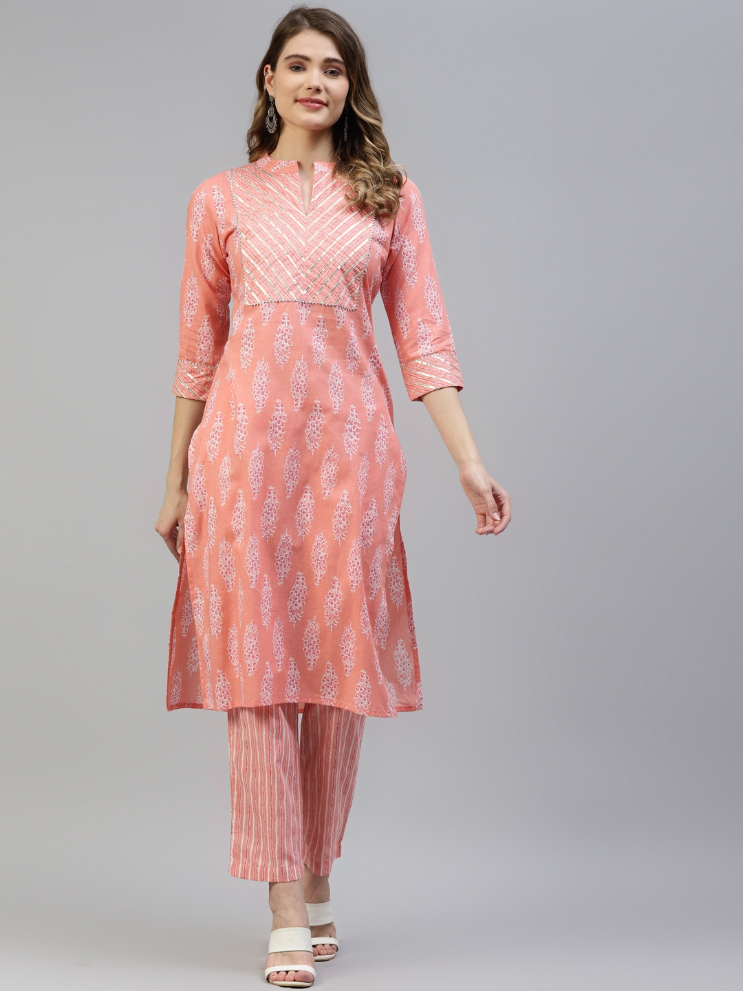 

MYAZA Women Peach-Coloured & Pink Cotton Floral Print Gotta Patti Kurta with Trousers