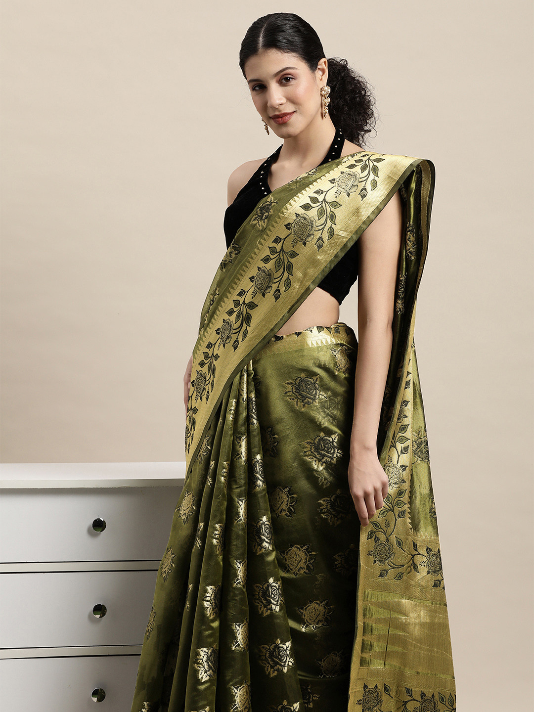 

Saree Swarg Green & Gold-Toned Floral Zari Organza Banarasi Sarees