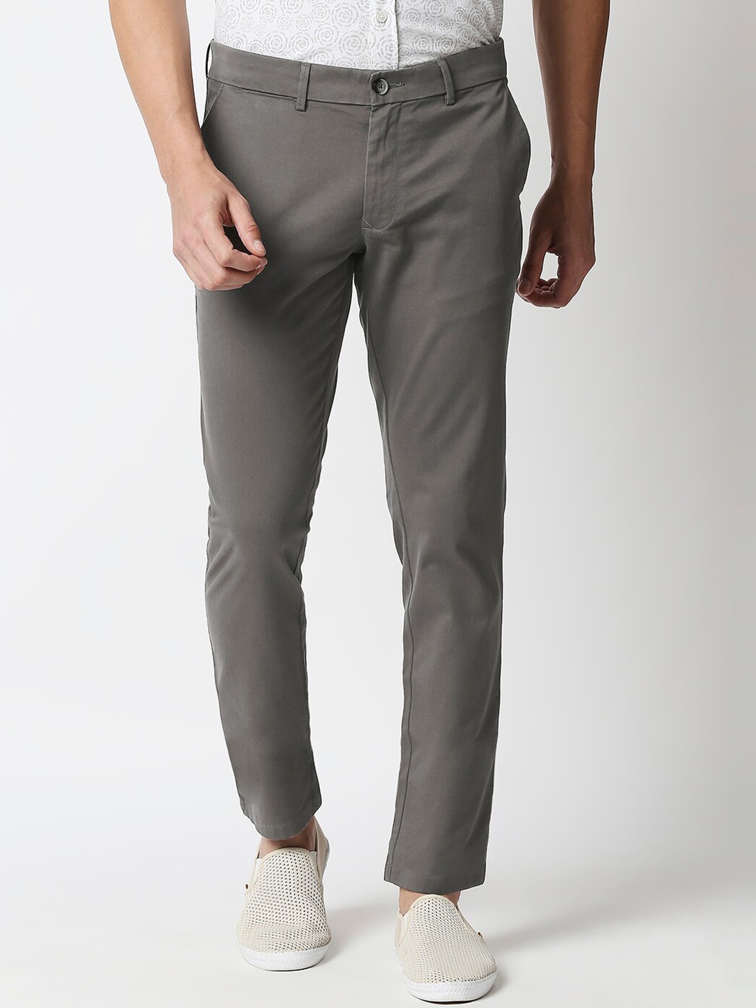 

Basics Men Grey Tapered Fit Trousers