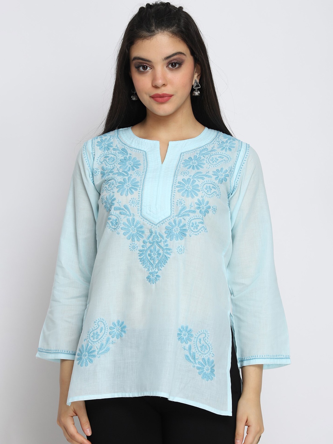 

PARAMOUNT CHIKAN Blue Ethnic Motifs Embroidered Chikankari Kurti