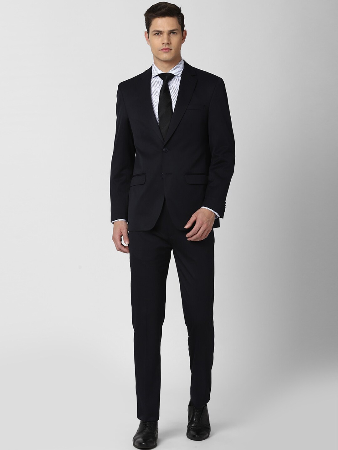 

Peter England Men Black Solid Single-Breasted Two-Piece Formal Suit