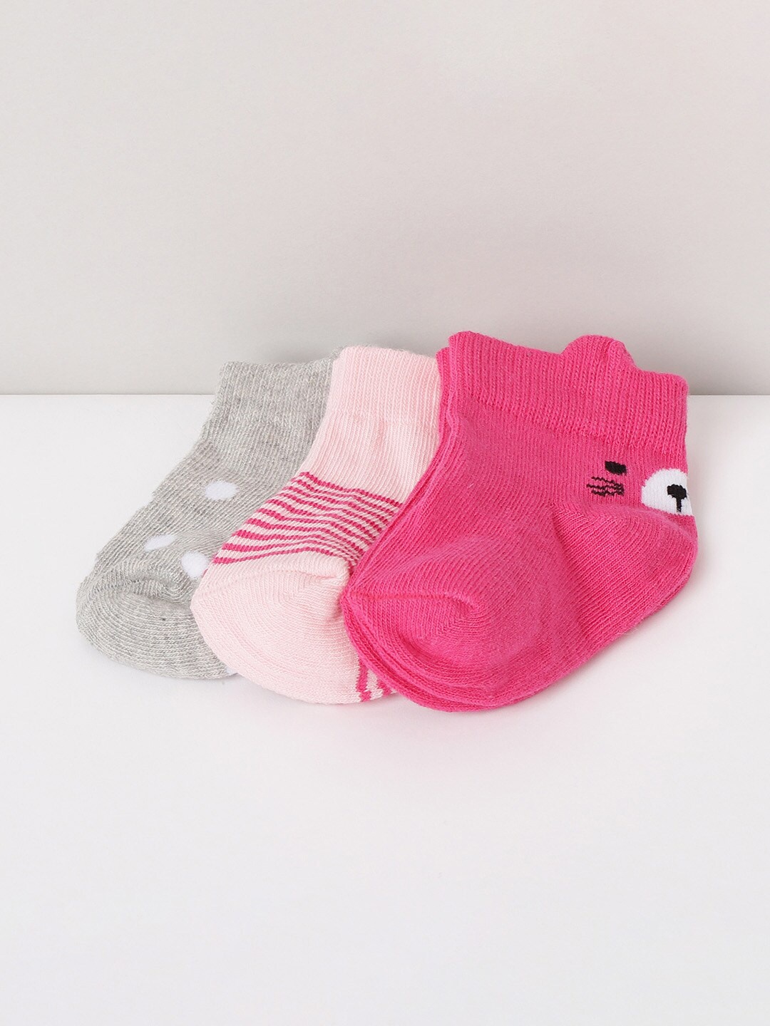 

max Girls Pack of 3 Assorted Patterned Ankle Length Socks