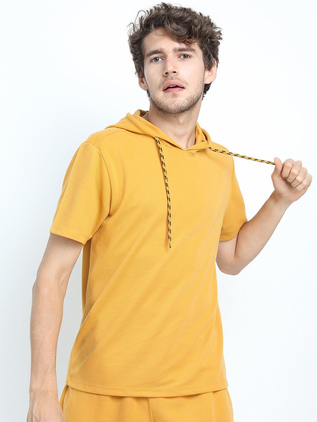 

HIGHLANDER Men Mustard Yellow Structured Regular Fit Hooded T-shirt