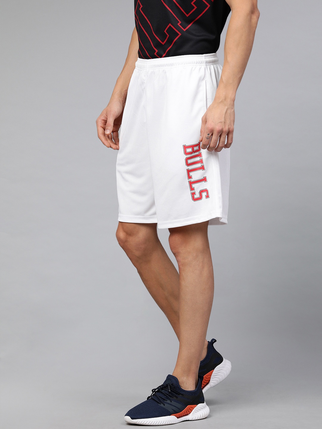 

NBA Men White Loose Fit Chicago Bulls Basketball Shorts