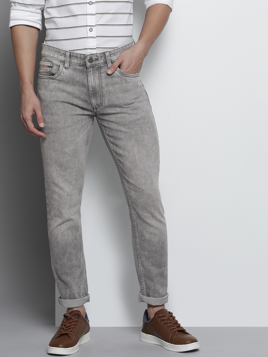 

The Indian Garage Co Men Grey Slim Fit Light Fade Stretchable Jeans