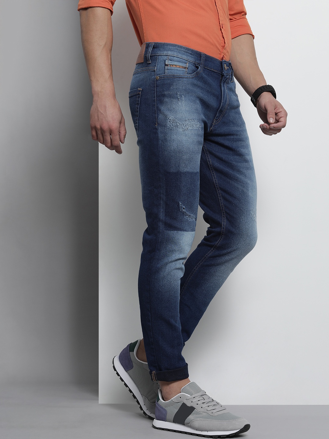 

The Indian Garage Co Men Blue Slim Fit Mildly Distressed Heavy Fade Stretchable Jeans