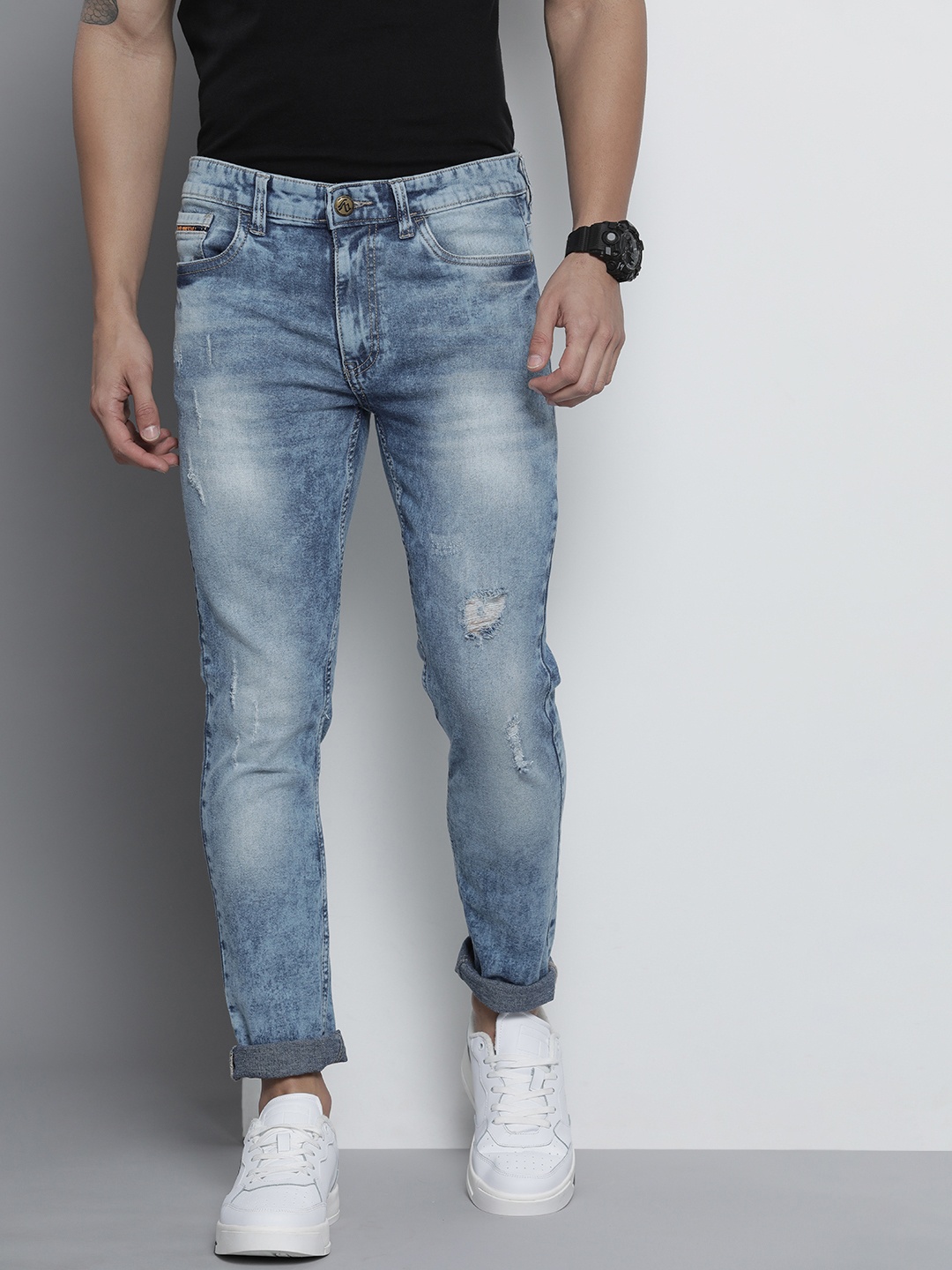 

The Indian Garage Co Men Blue Slim Fit Mildly Distressed Light Fade Stretchable Jeans