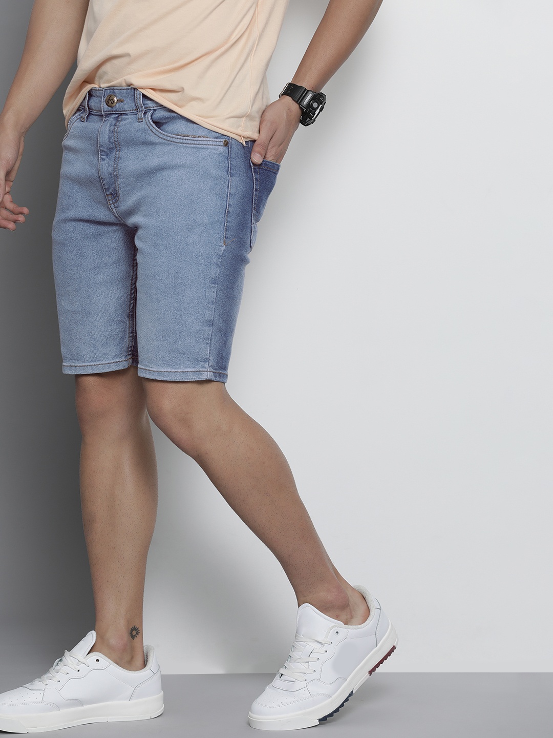 

The Indian Garage Co Men Blue Washed Slim Fit Denim Shorts