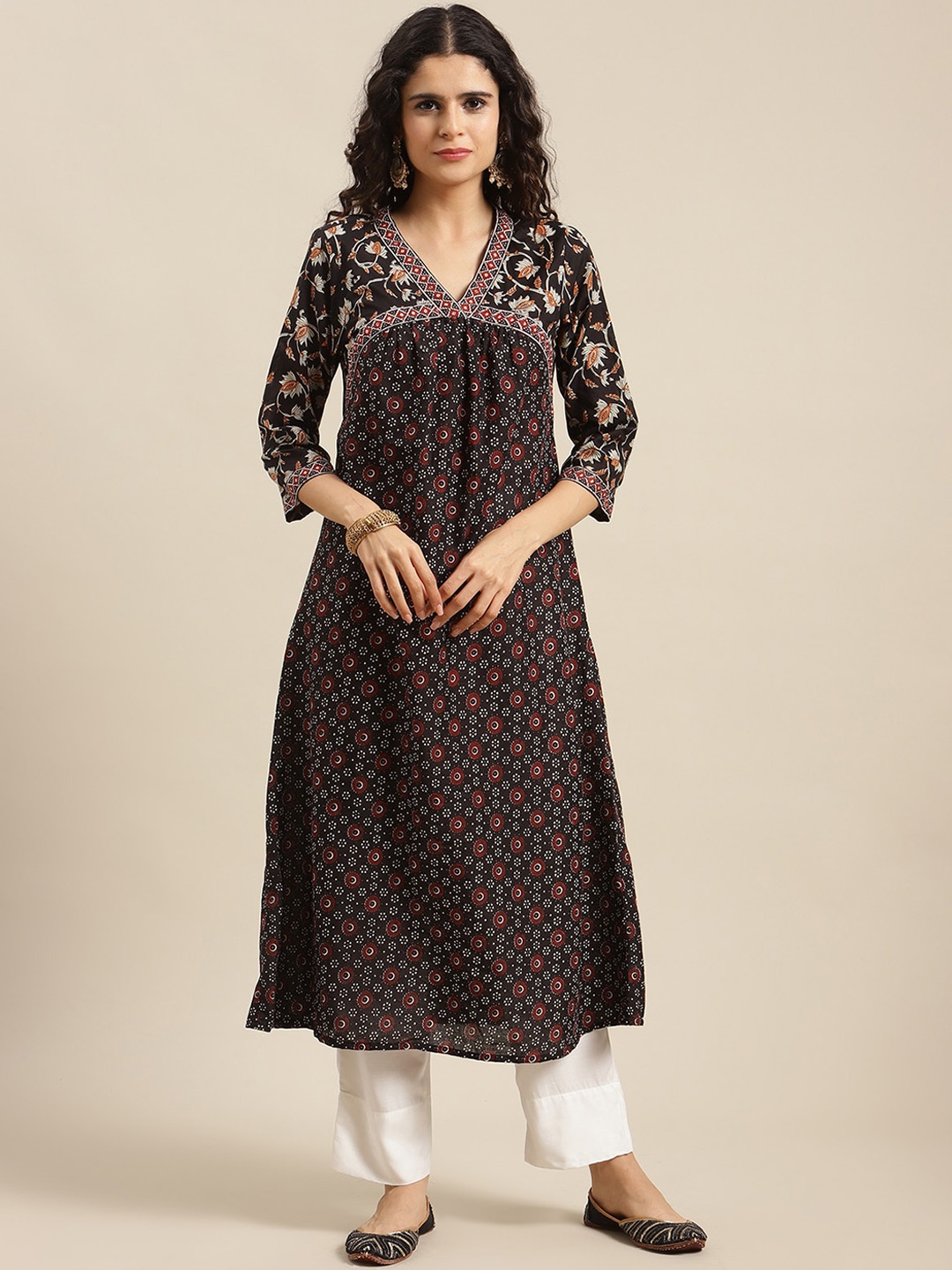 

Varanga Women Black & White Floral Printed V-neck Cotton A-line Kurta