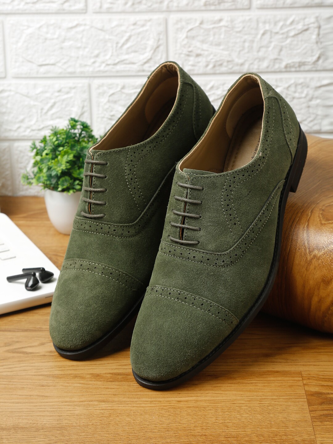 

MONKS & KNIGHTS Men Olive Green Perforations Lightweight Suede Brogues