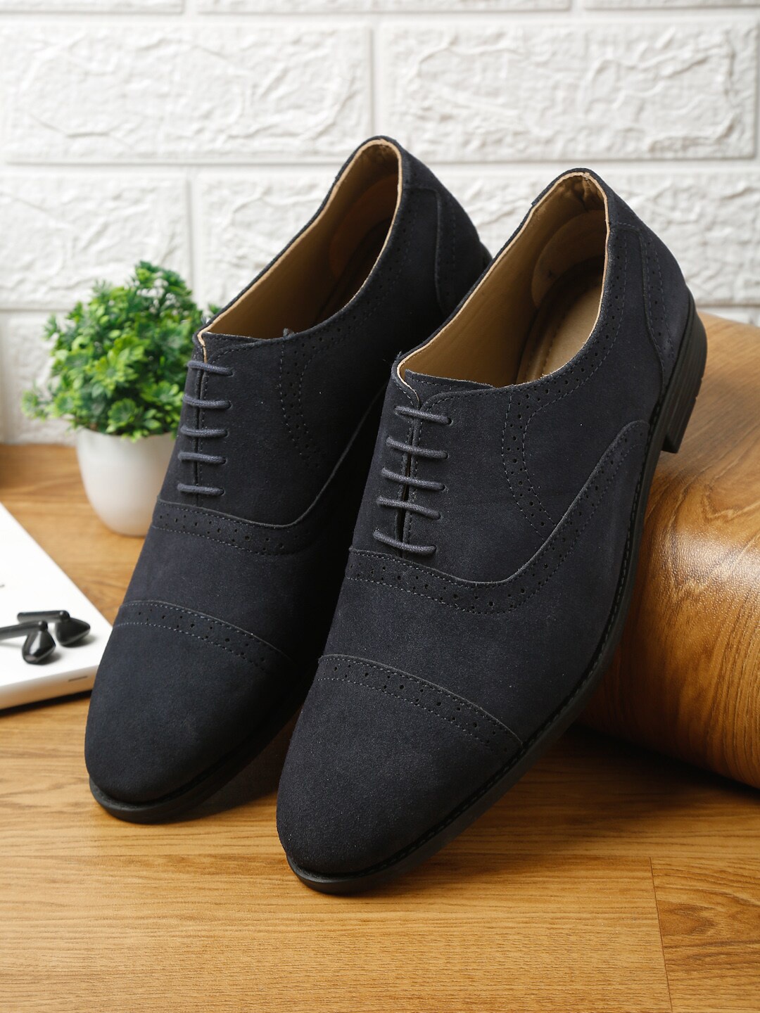 

MONKS & KNIGHTS Men Navy Blue Textured Suede Leather Oxfords