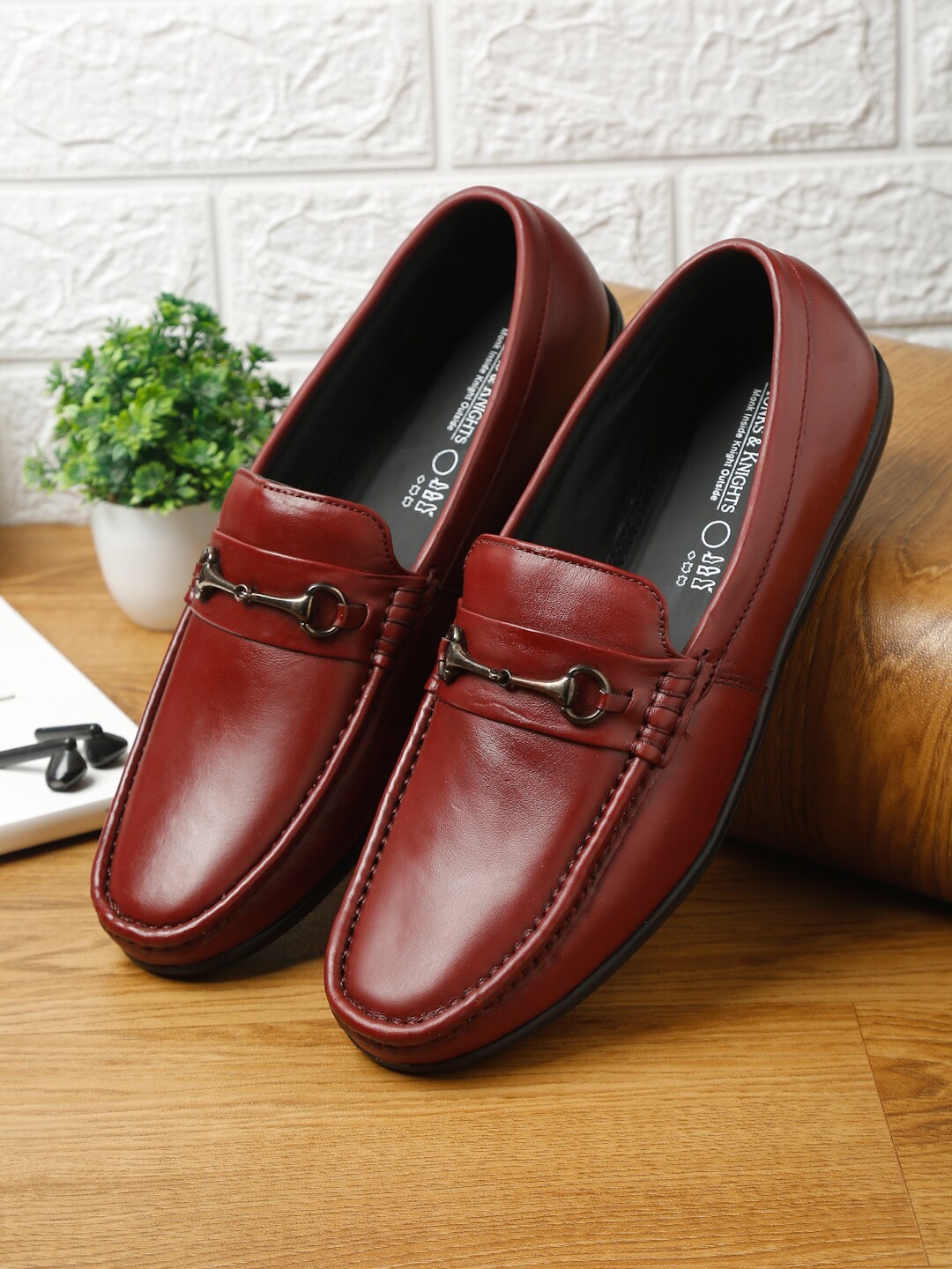 

MONKS & KNIGHTS Men Maroon Lightweight Leather Horsebit Loafers