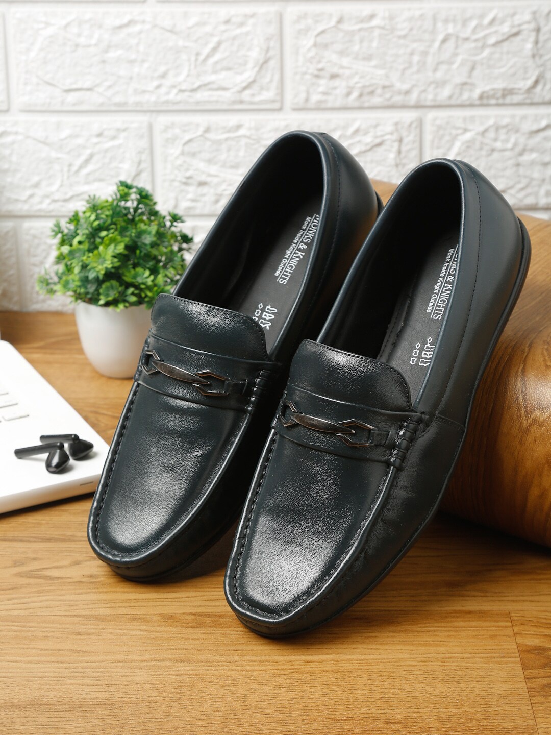 

MONKS & KNIGHTS Men Blue Textured Leather Loafers