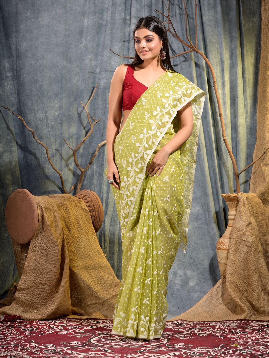 

Mitera Green Floral Silk Cotton Heavy Work Jamdani Saree