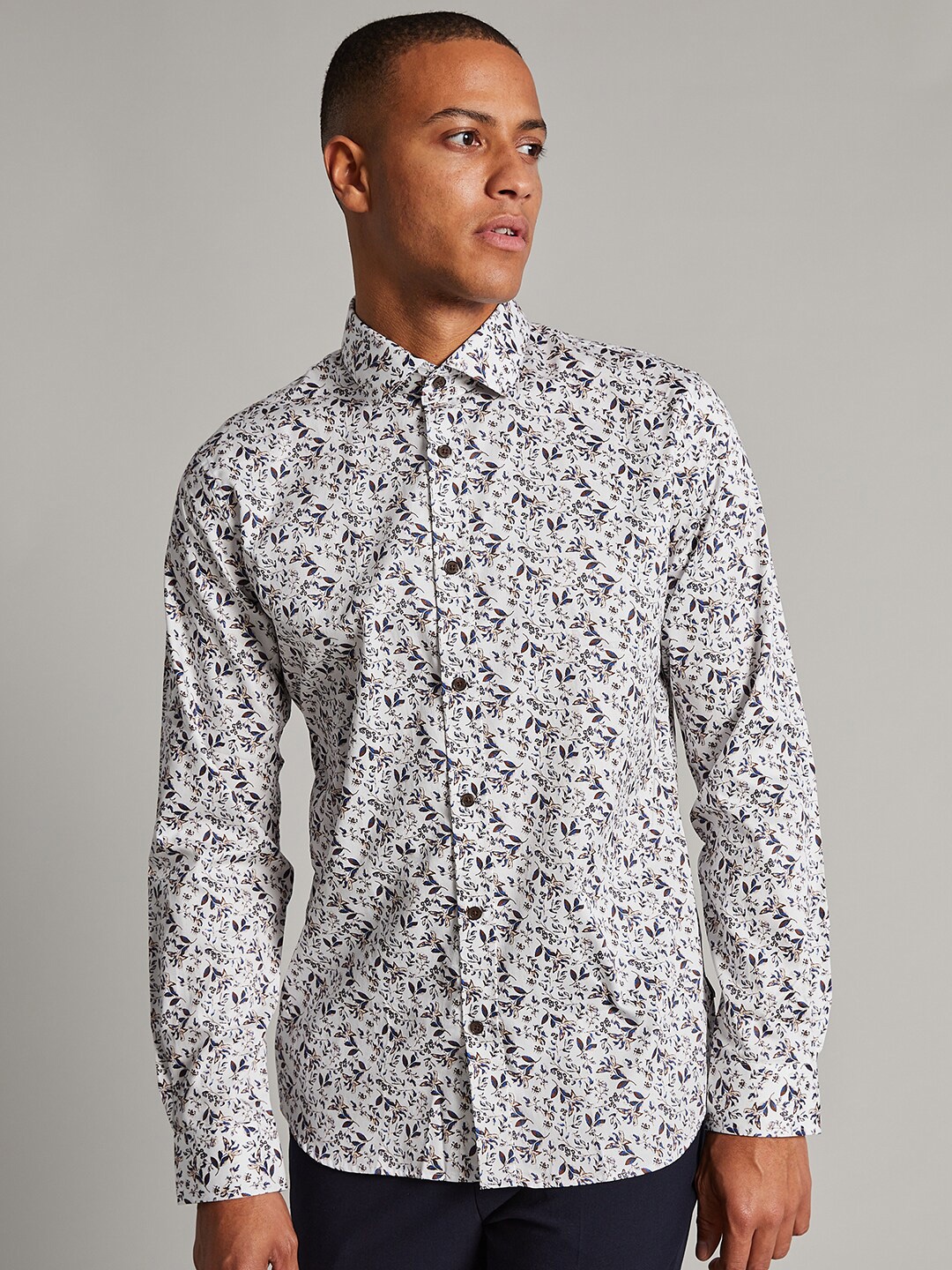 

Matinique Men White & Brown Floral Printed Pure Cotton Casual Shirt