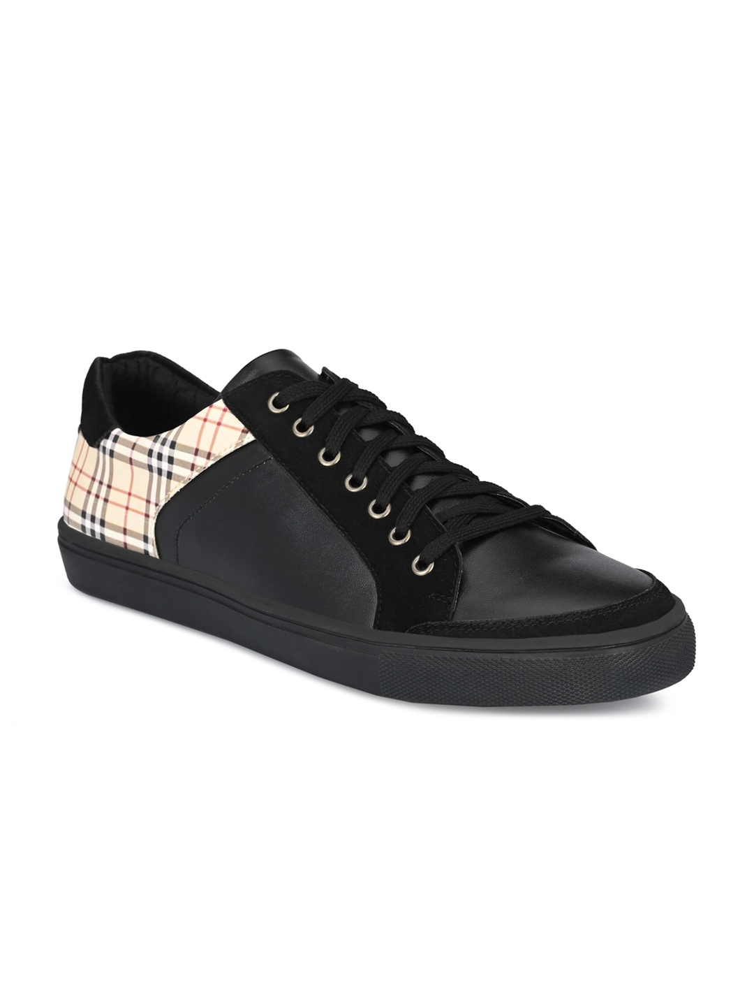 

KLEAT Men Black Woven Design Sneakers
