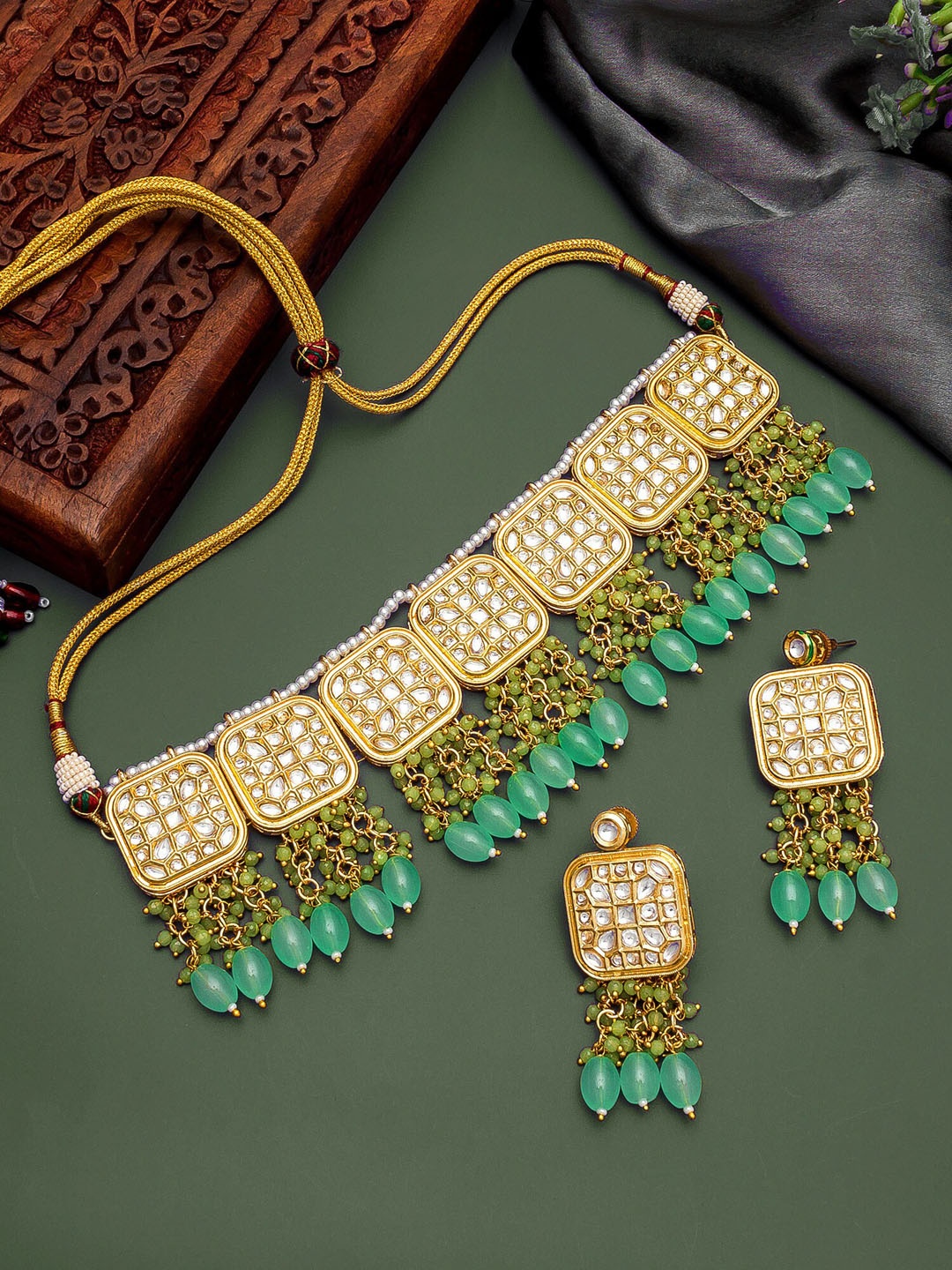 

aadita Gold-Toned Kundan and Pearl-Studded Jewellery Set