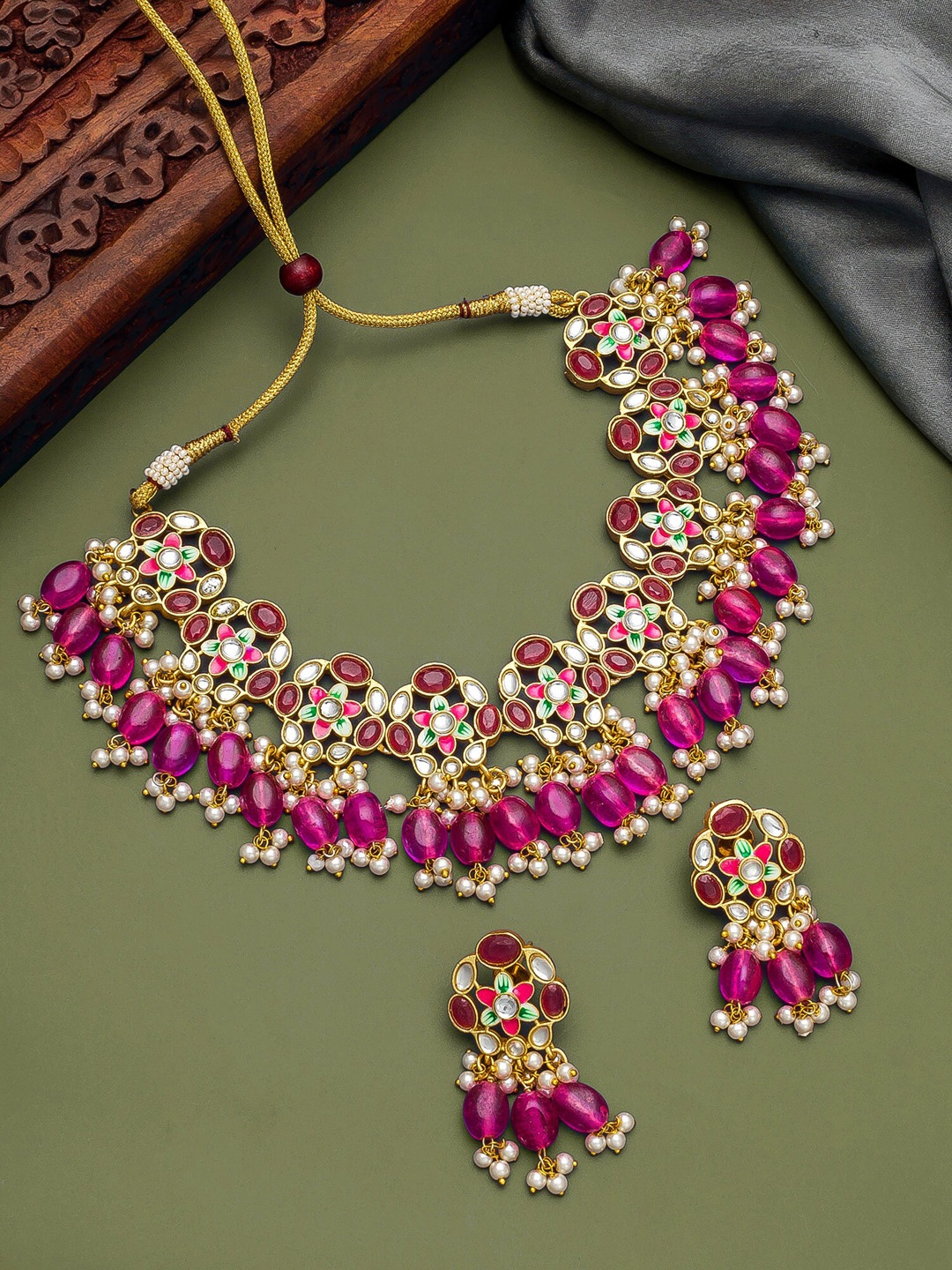 

aadita Gold-Plated White & Pink Kundan-Studded & Beaded Jewellery Set