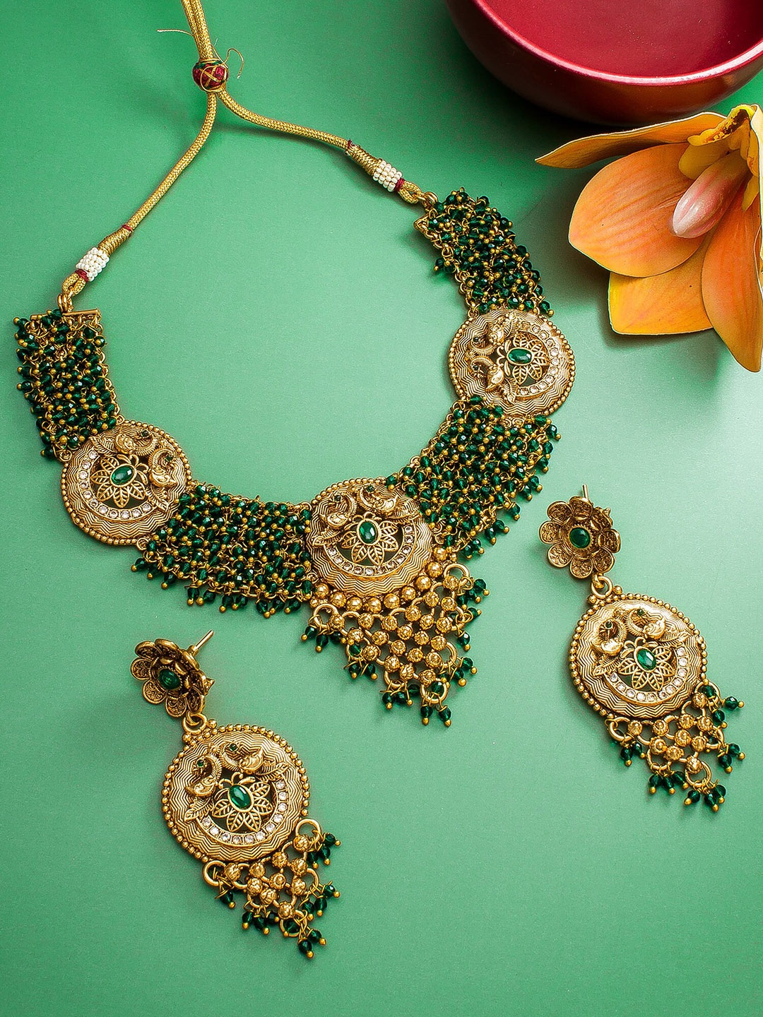 

aadita Gold-Plated Green Kundan & Pearls-Studded Jewellery Set