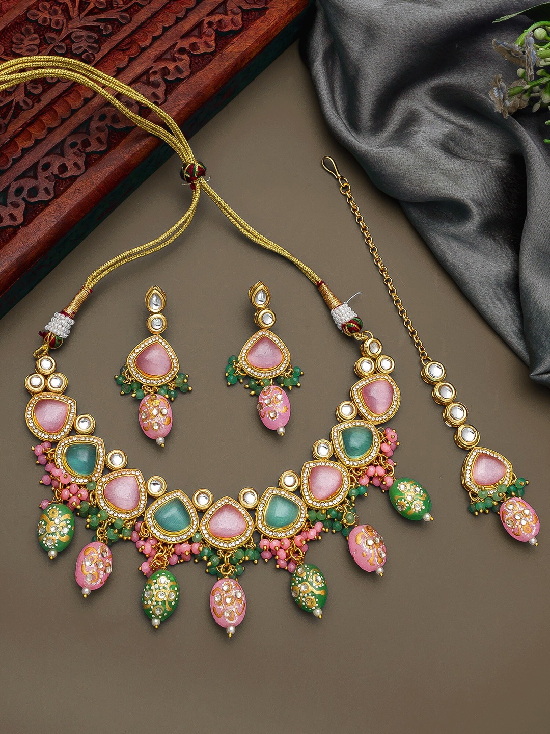 

aadita Green & Pink Kudan Choker ,Mangtika & Earring Jewellery Set, Gold