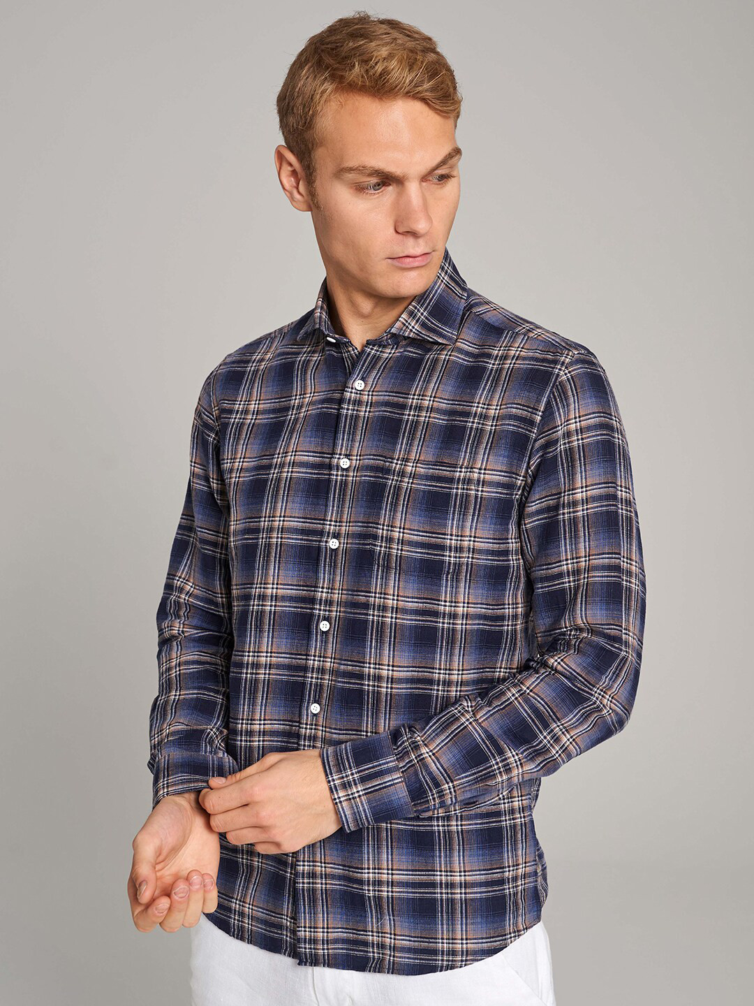

Bruun & Stengade Men Navy Blue & Brown Slim Fit Tartan Checks Linen Cotton Casual Shirt