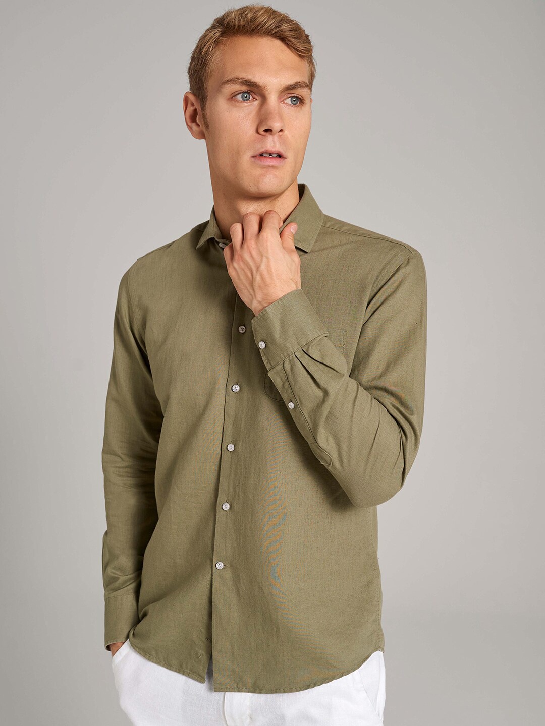 

Bruun & Stengade Men Olive Green Slim Fit Casual Shirt