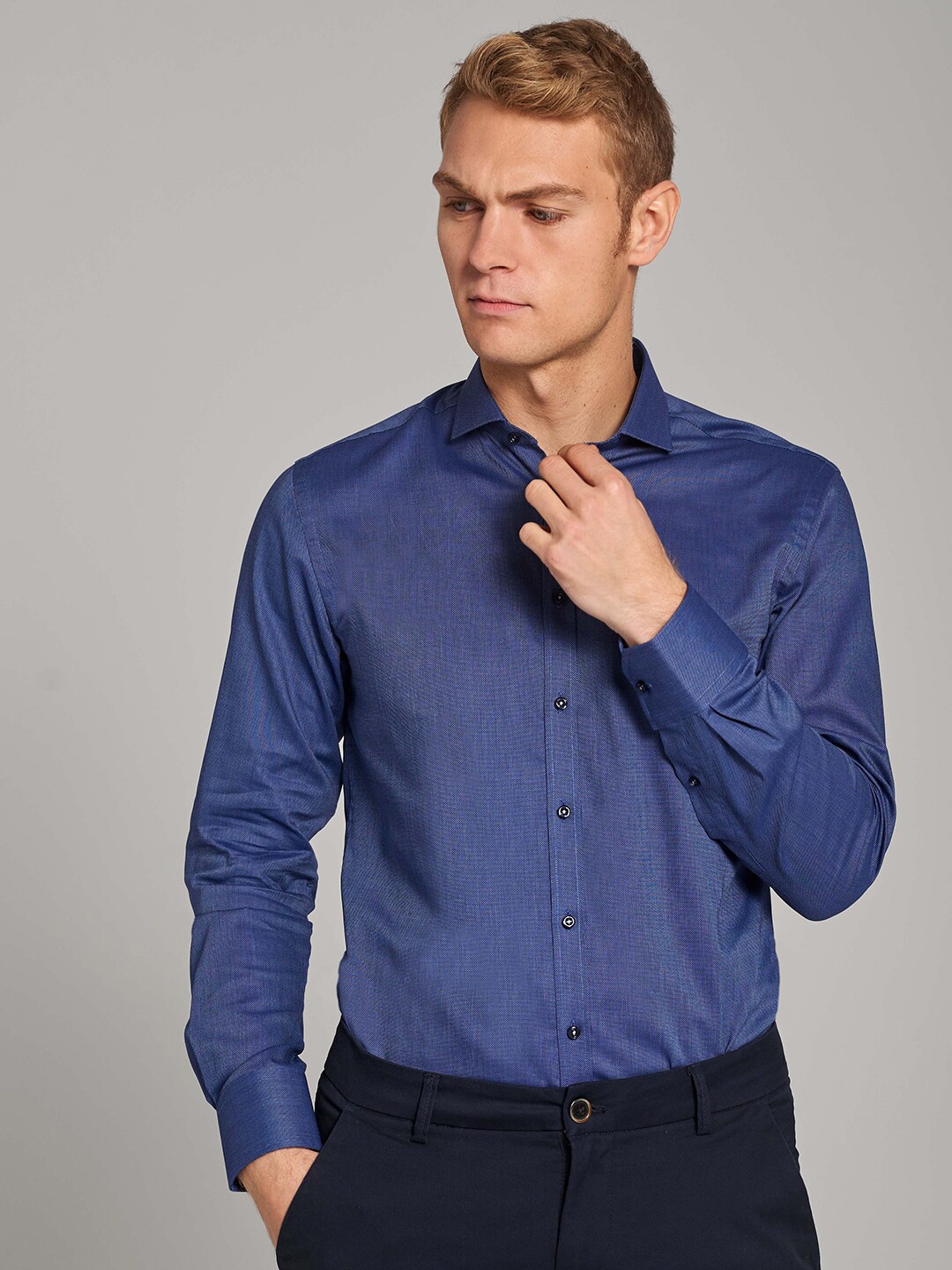 

Bruun & Stengade Men Blue Slim Fit Pure Cotton Casual Shirt