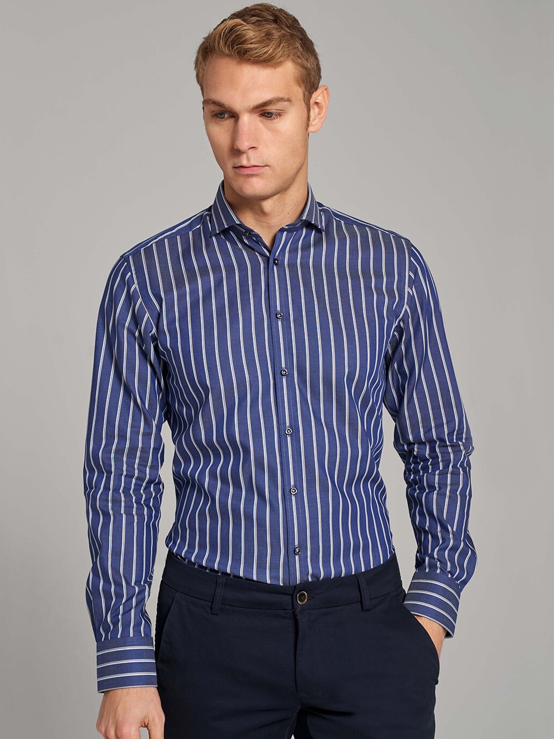 

Bruun & Stengade Men Blue Modern Striped Pure Cotton Casual Shirt