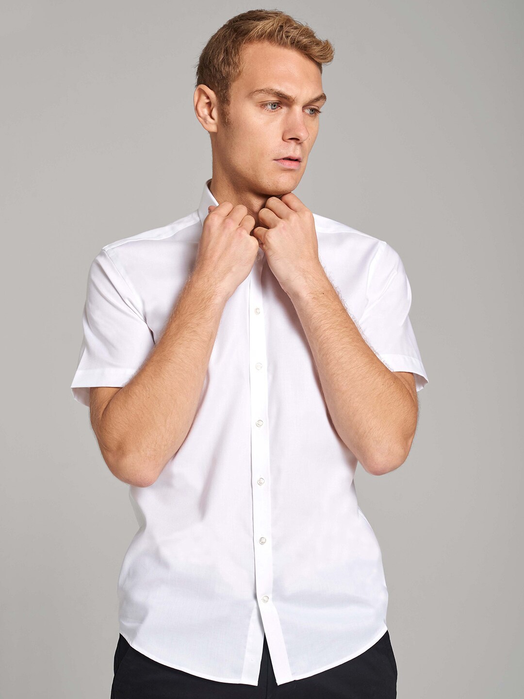 

Bruun & Stengade Men White Modern Regular Fit Cotton Casual Shirt