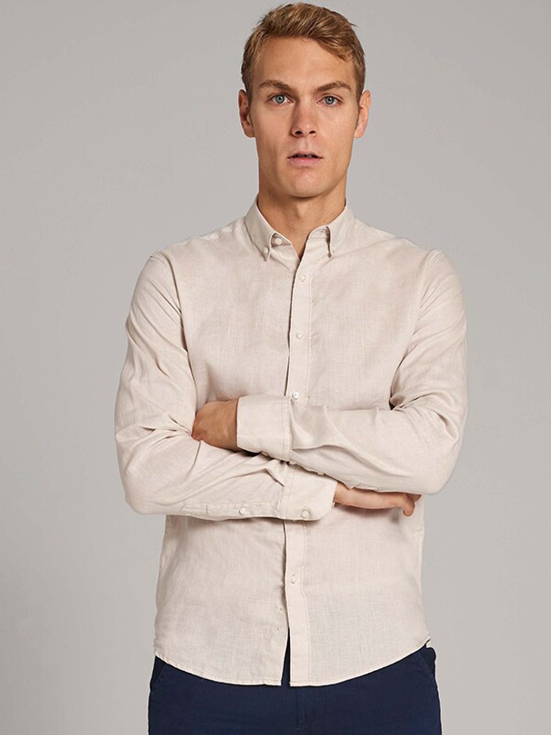 

Bruun & Stengade Men Beige Slim Fit Pure Linen Casual Shirt