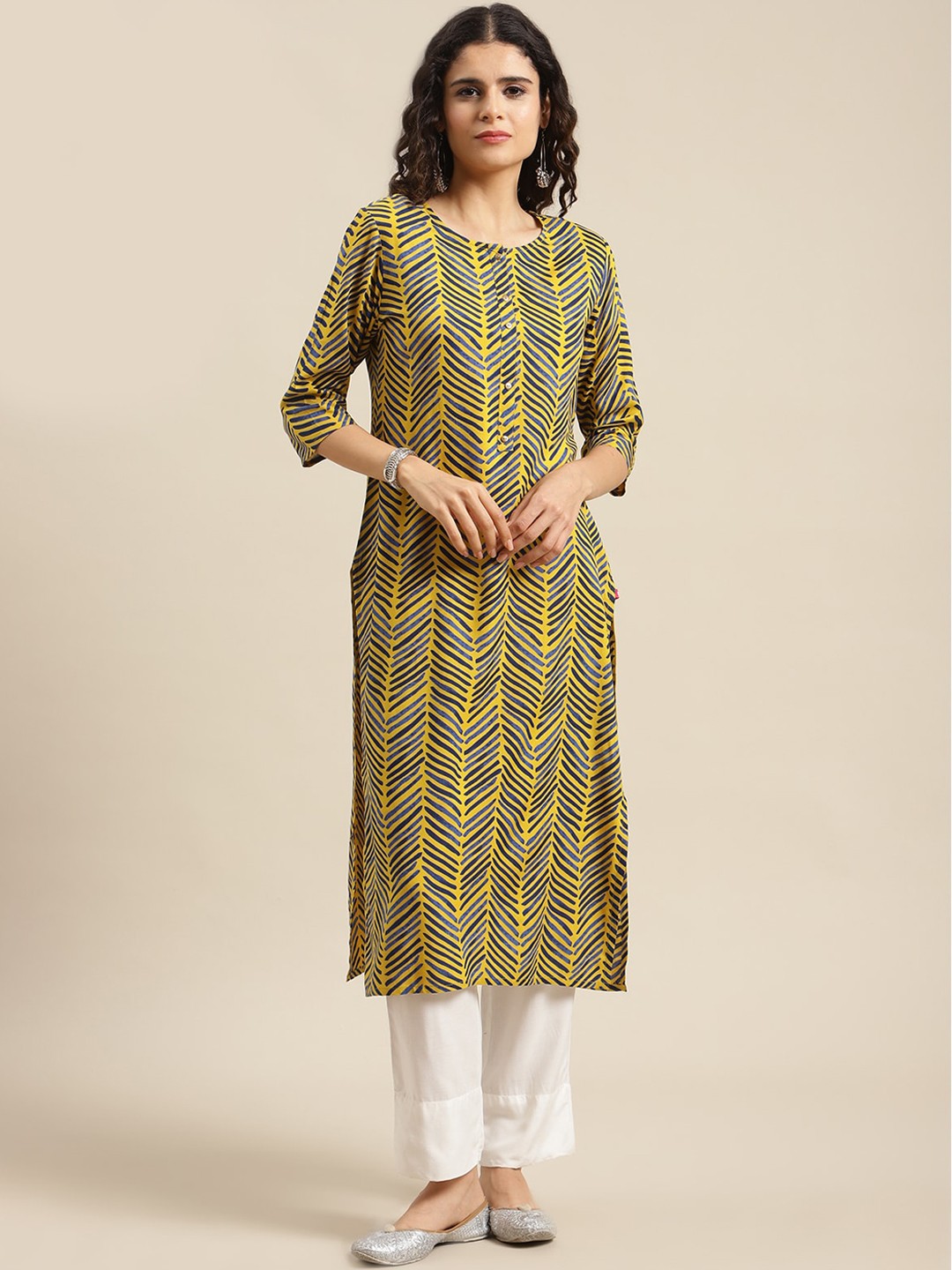 

KSUT Women Yellow Geometric Printed Straight Kurta