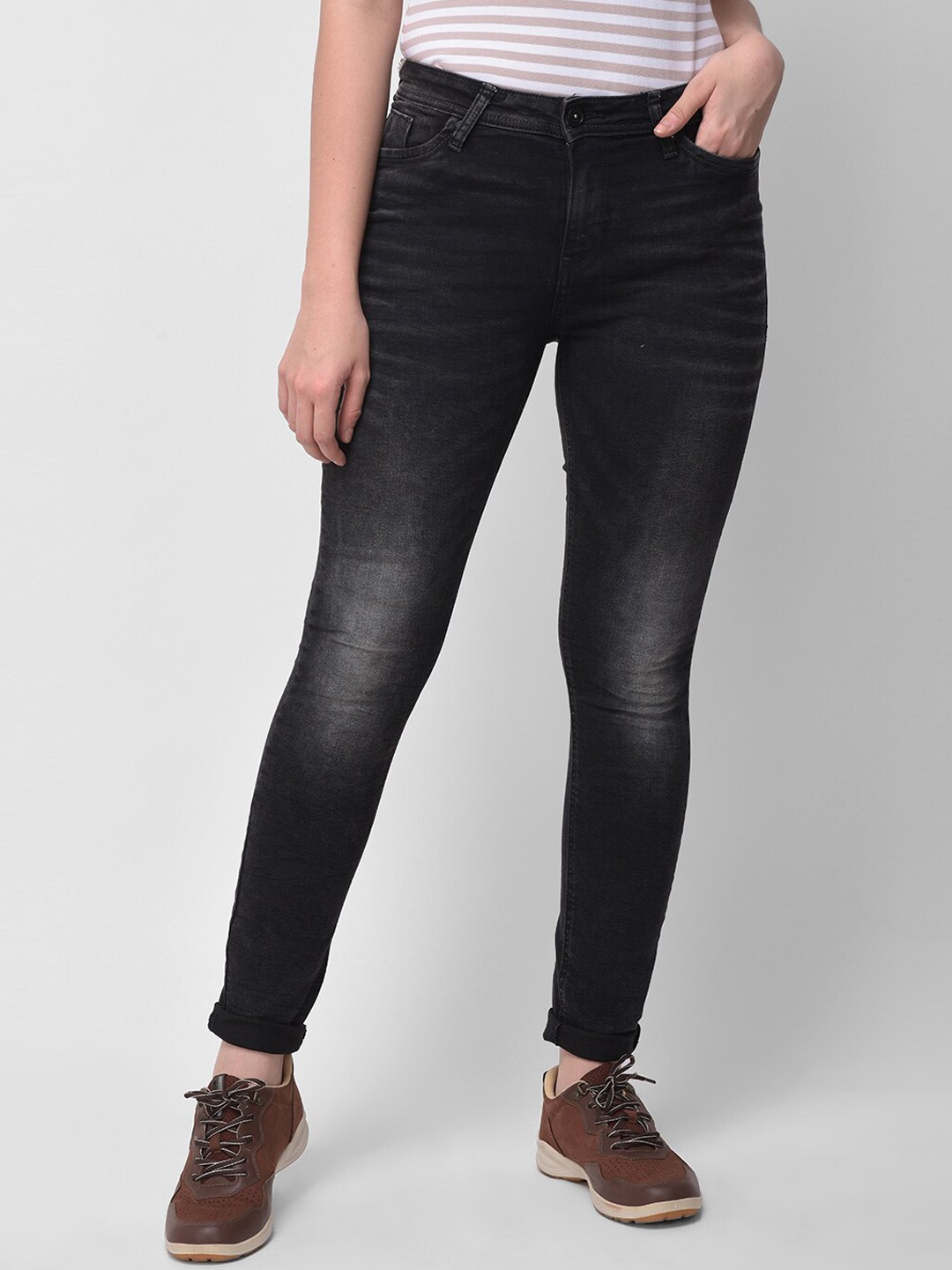 

Woodland Women Black Slim Fit Low Distress Stretchable Jeans