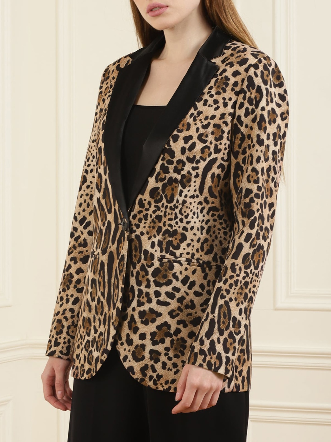 

Rinascimento Women Brown Lightweight Tailored Fit Blazer