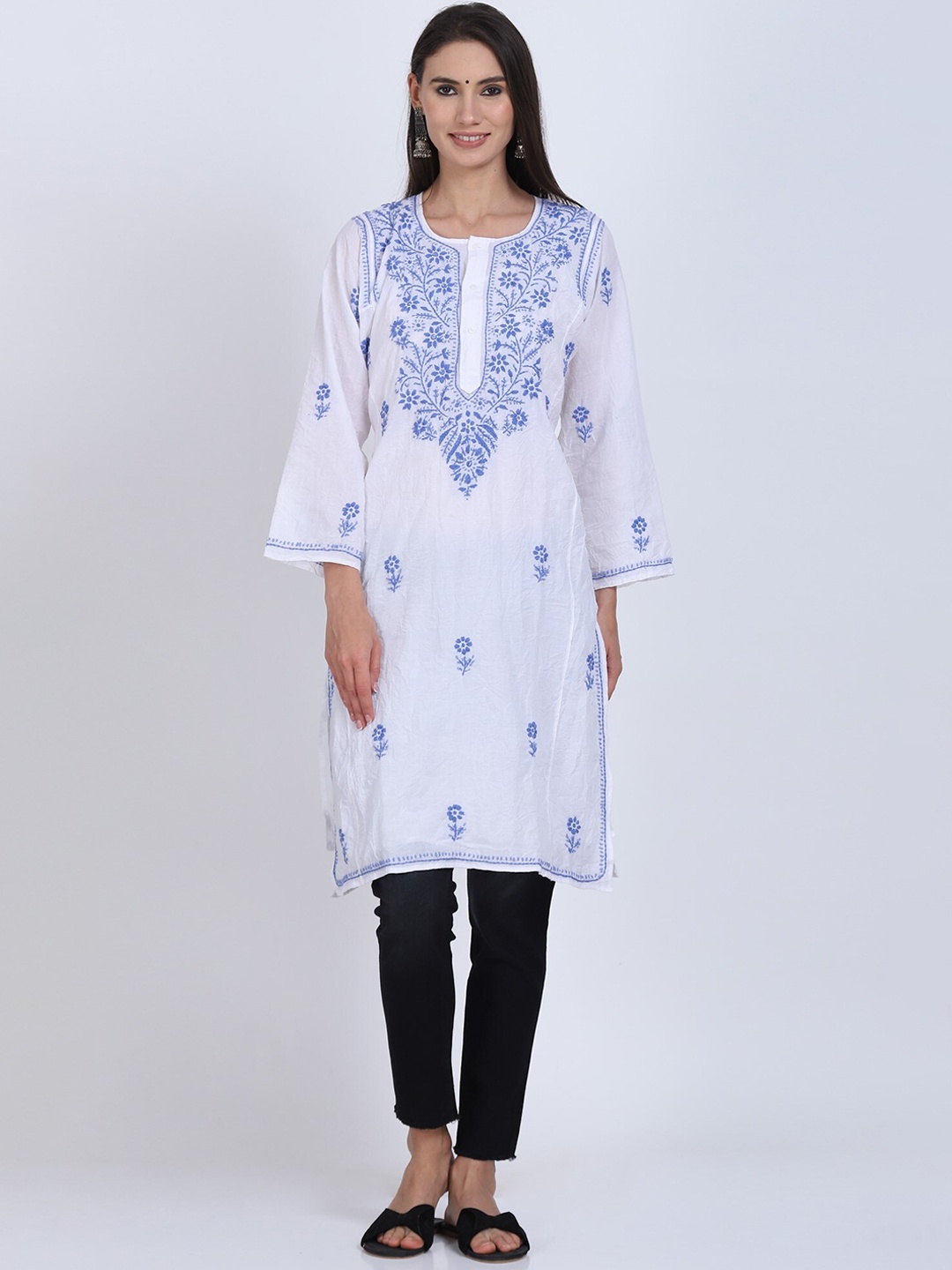 

PARAMOUNT CHIKAN Women White & Blue Embroidered Chikankari Crush Cotton Kurta