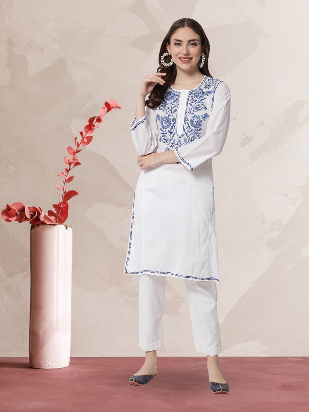 

PARAMOUNT CHIKAN Women White & Blue Yoke Design Chikankari Kurta, Pink