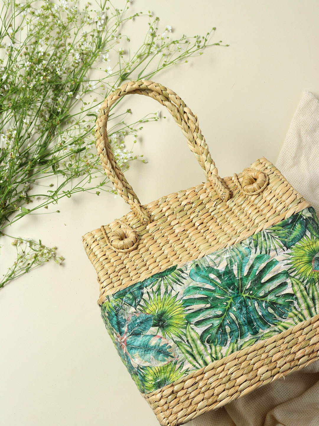 

HABERE INDIA Green & Tan-Brown Woven-Design Grass Storage Basket