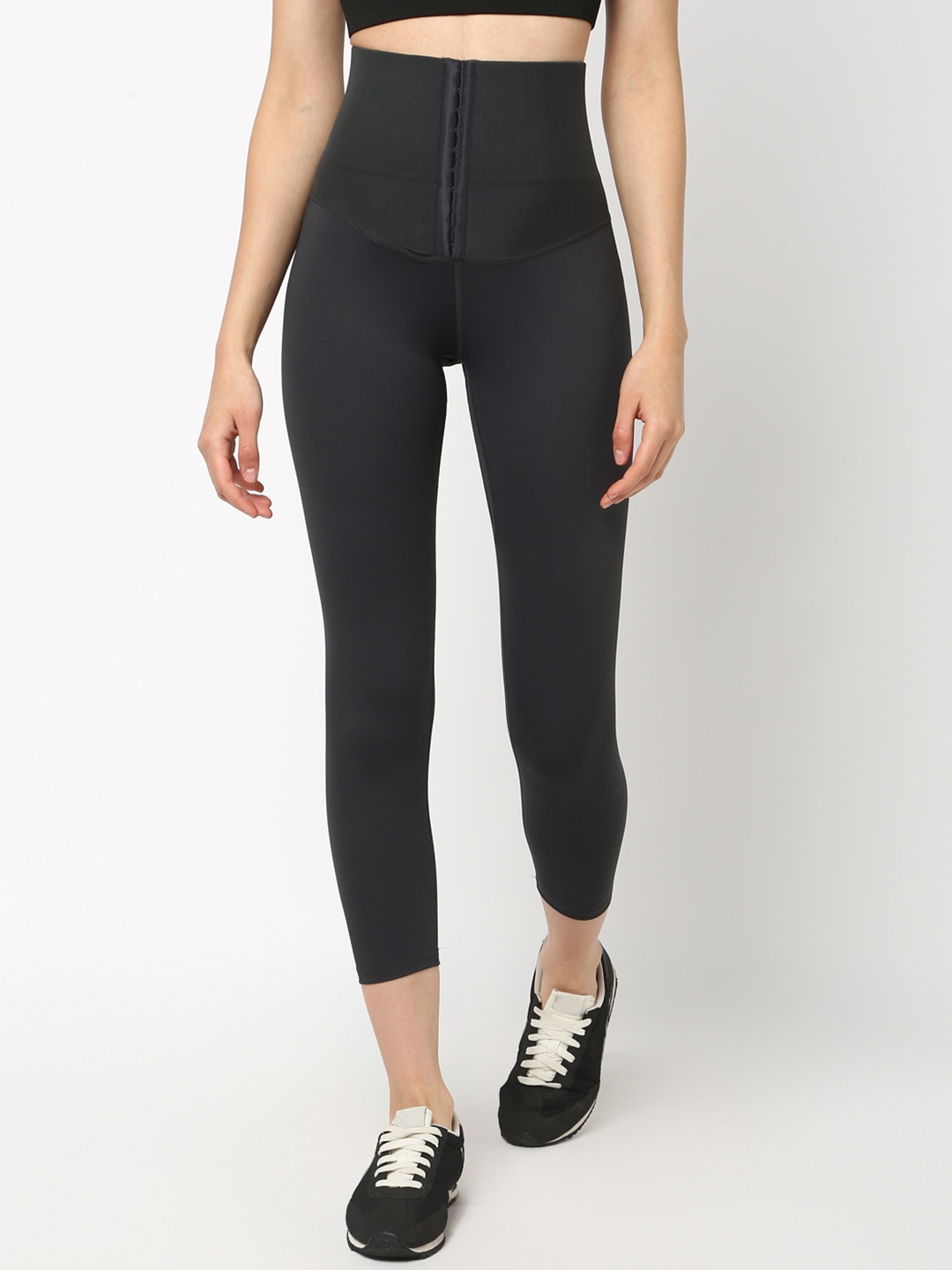 

JerfSports Women Charcoal Grey Solid High-Rise Tights