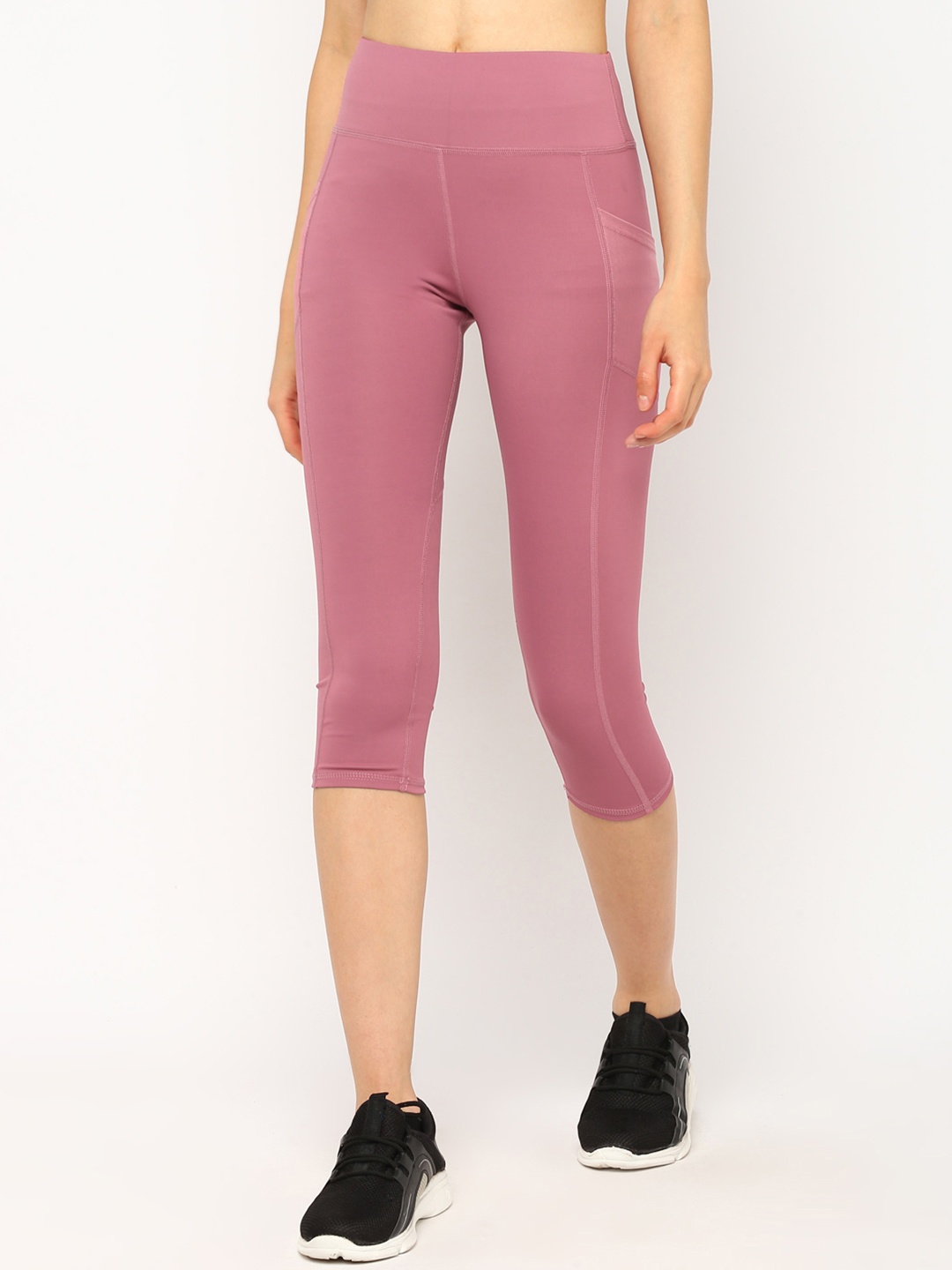 

JerfSports Women Pink Solid Three Quarter Tights