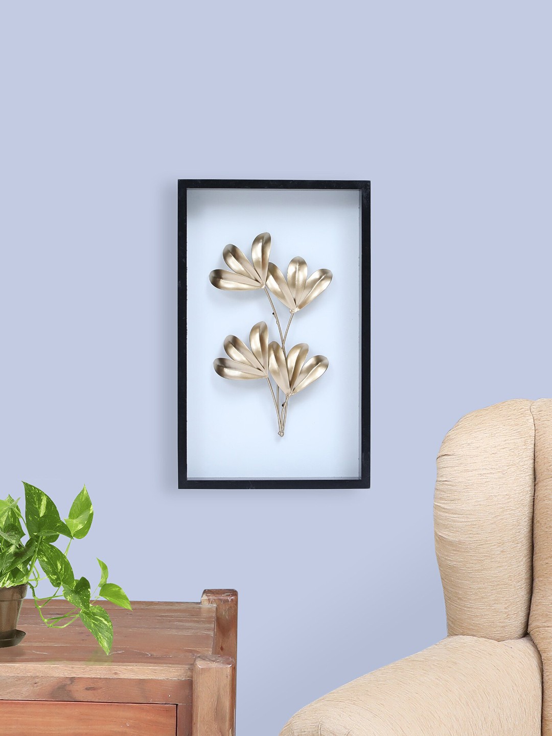 

vedas Metallic W-Oma Leaf Wall Dcor