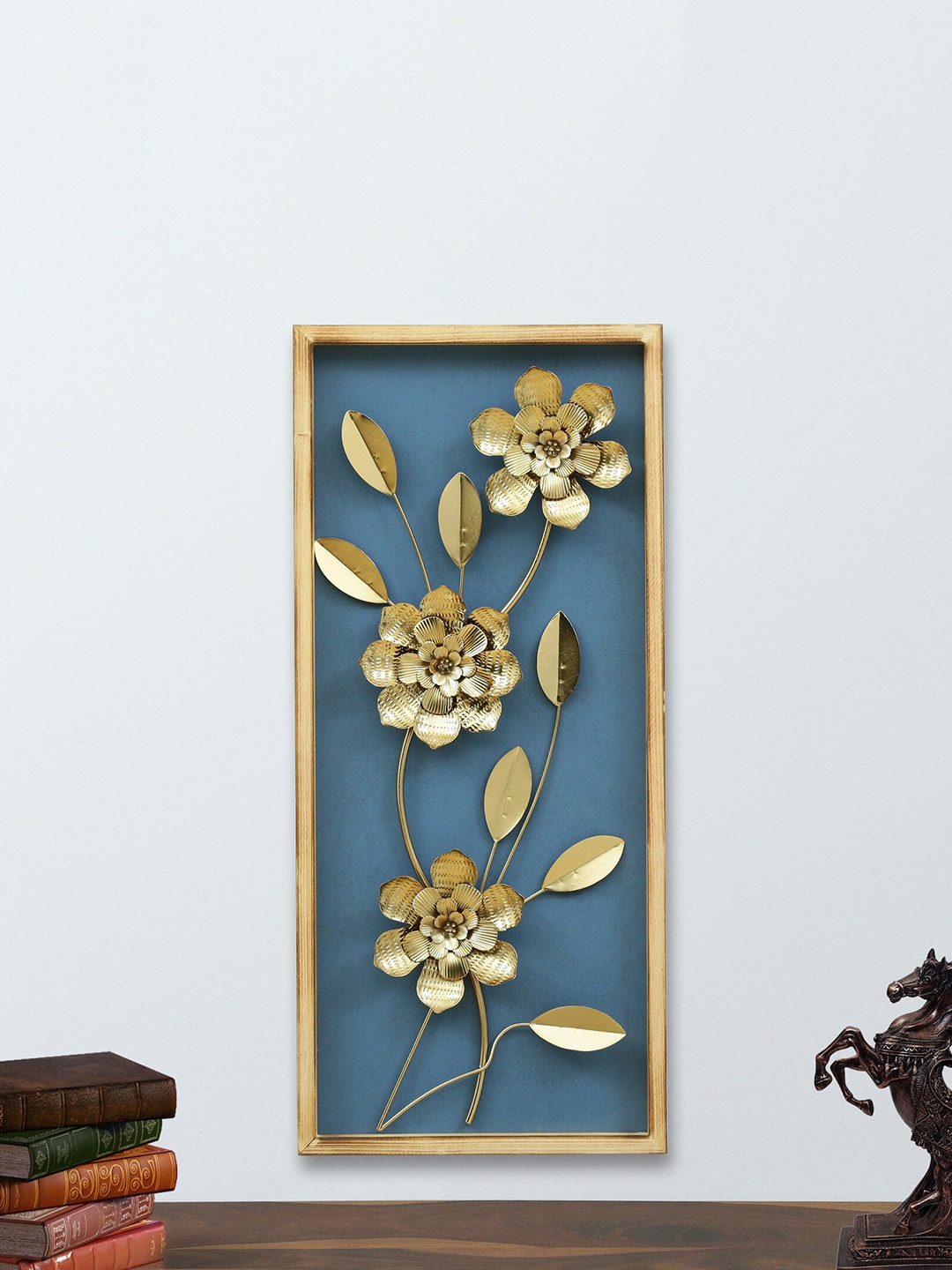 

vedas Metallic-Toned W-Selja Flower Frame Decor
