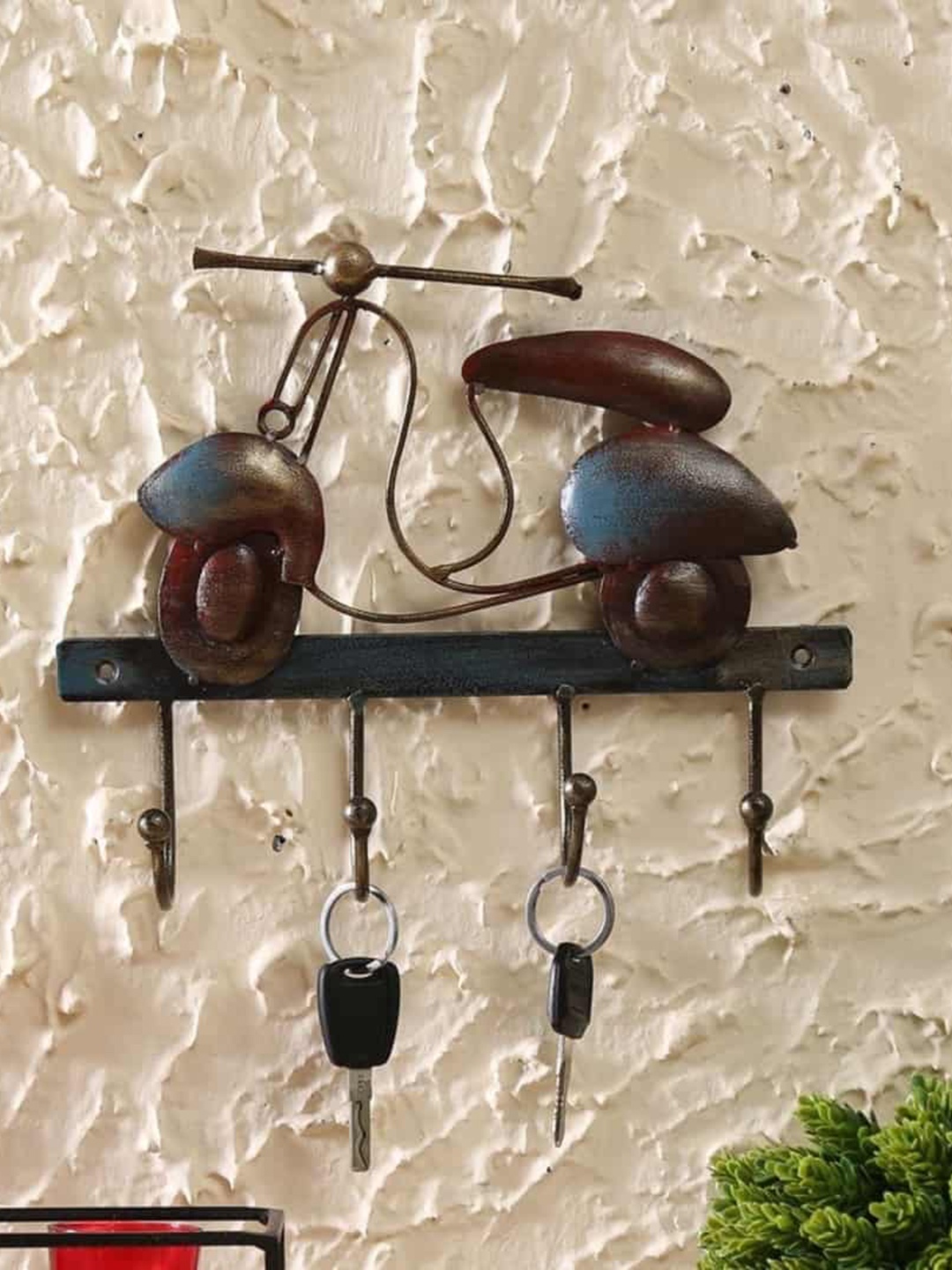 

vedas Metallic-Toned & Blue Textured U-Scooter Key Holders