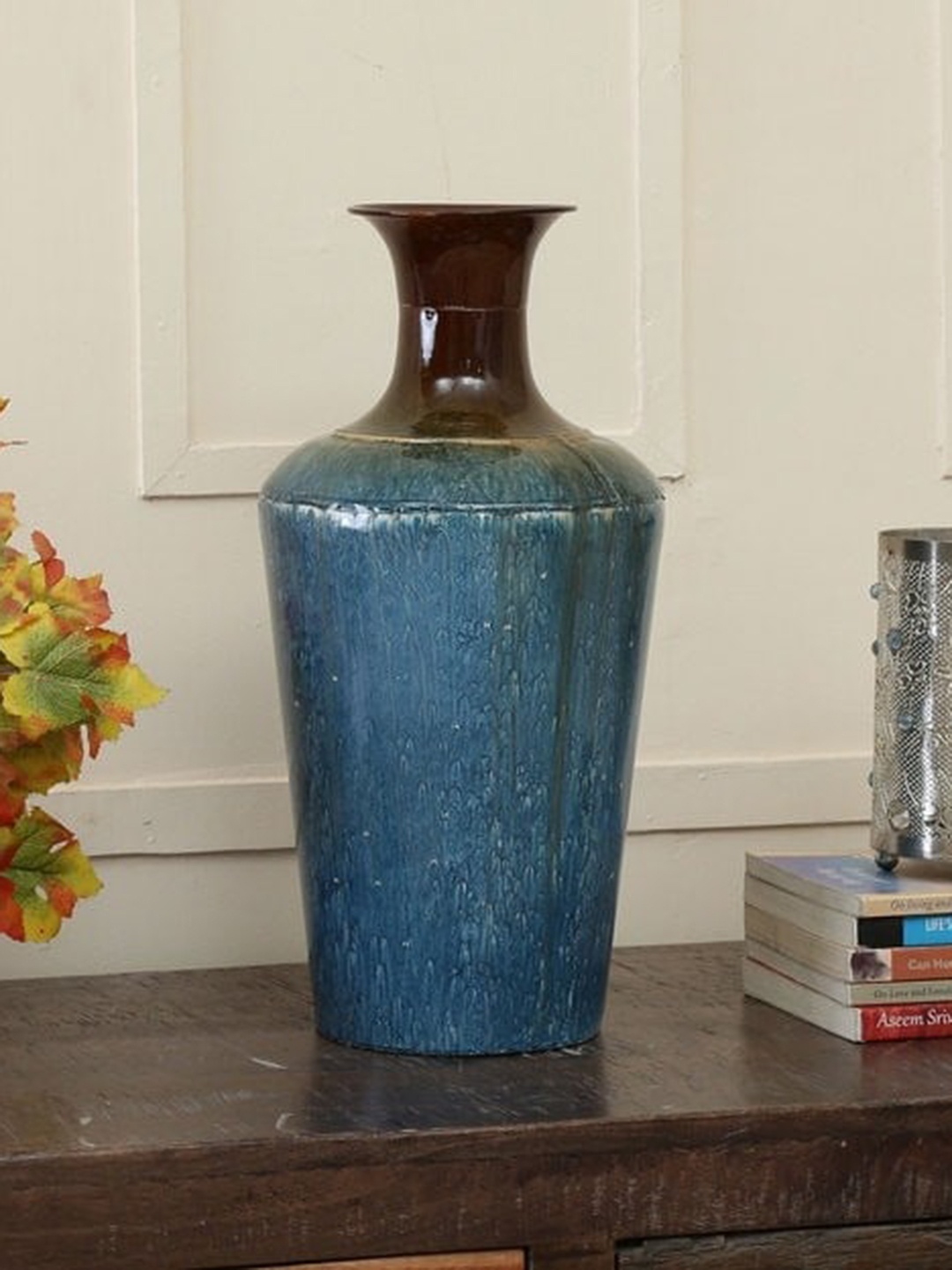 

vedas Metallic-Toned Solid V-Fabi Vases