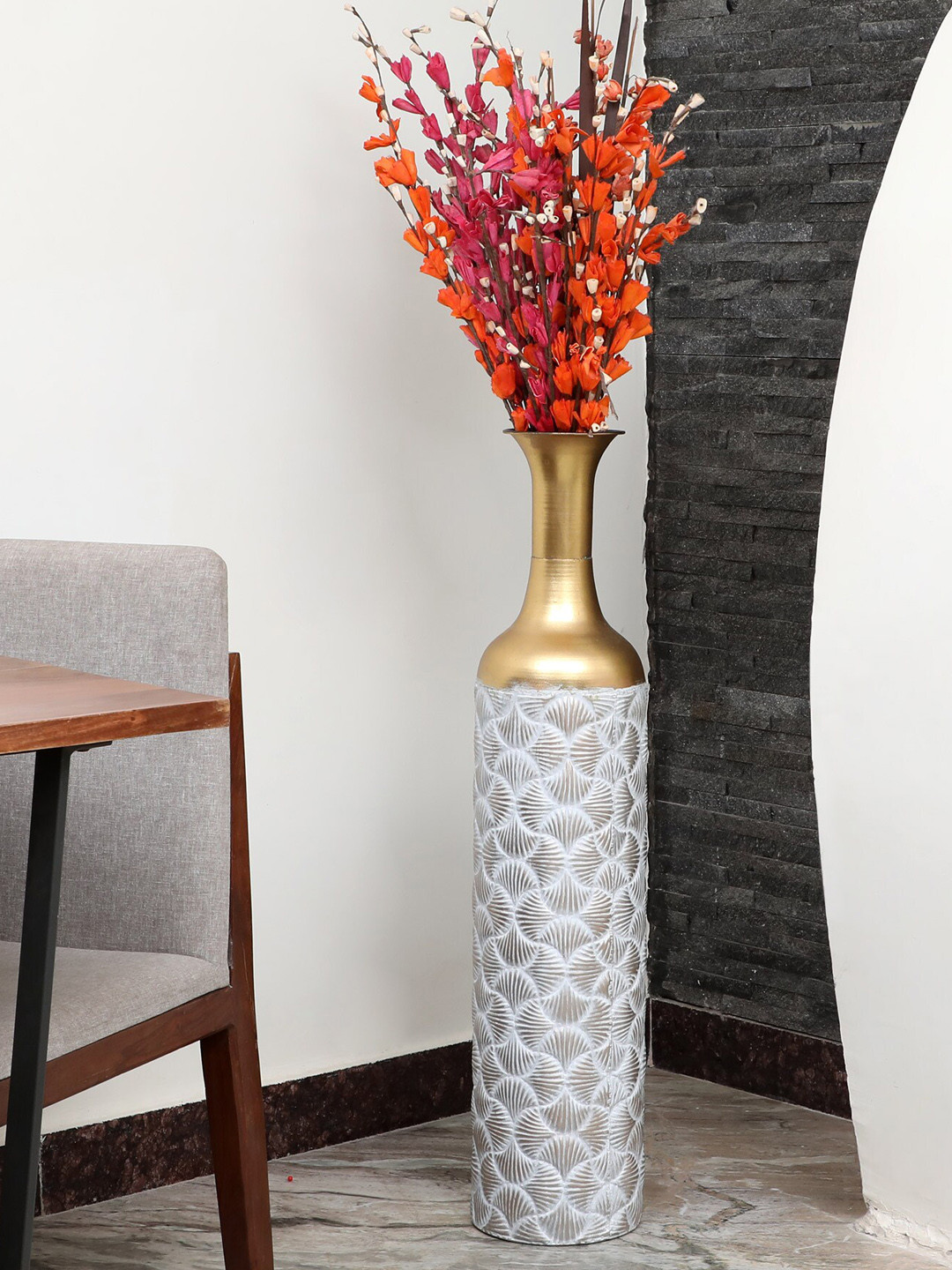 

vedas Metallic-Toned & Blue Textured V-Rutvi Vases