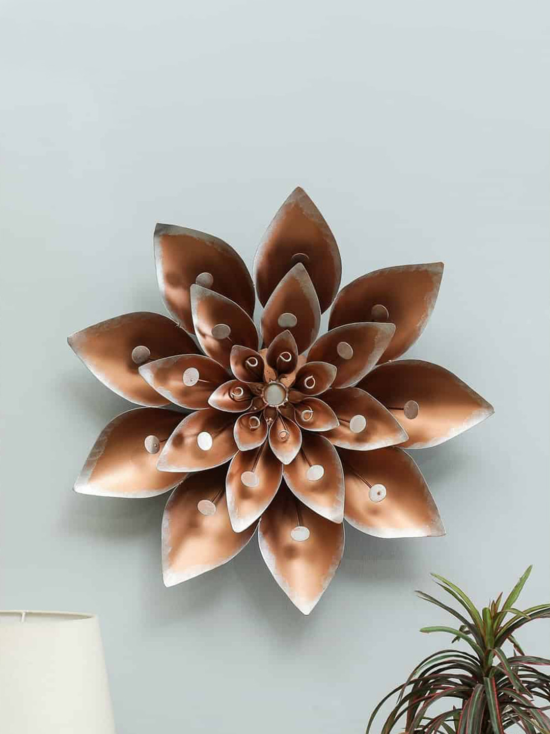 

vedas Metallic-Toned Textured W-Gala Flower Small Wall Dcor
