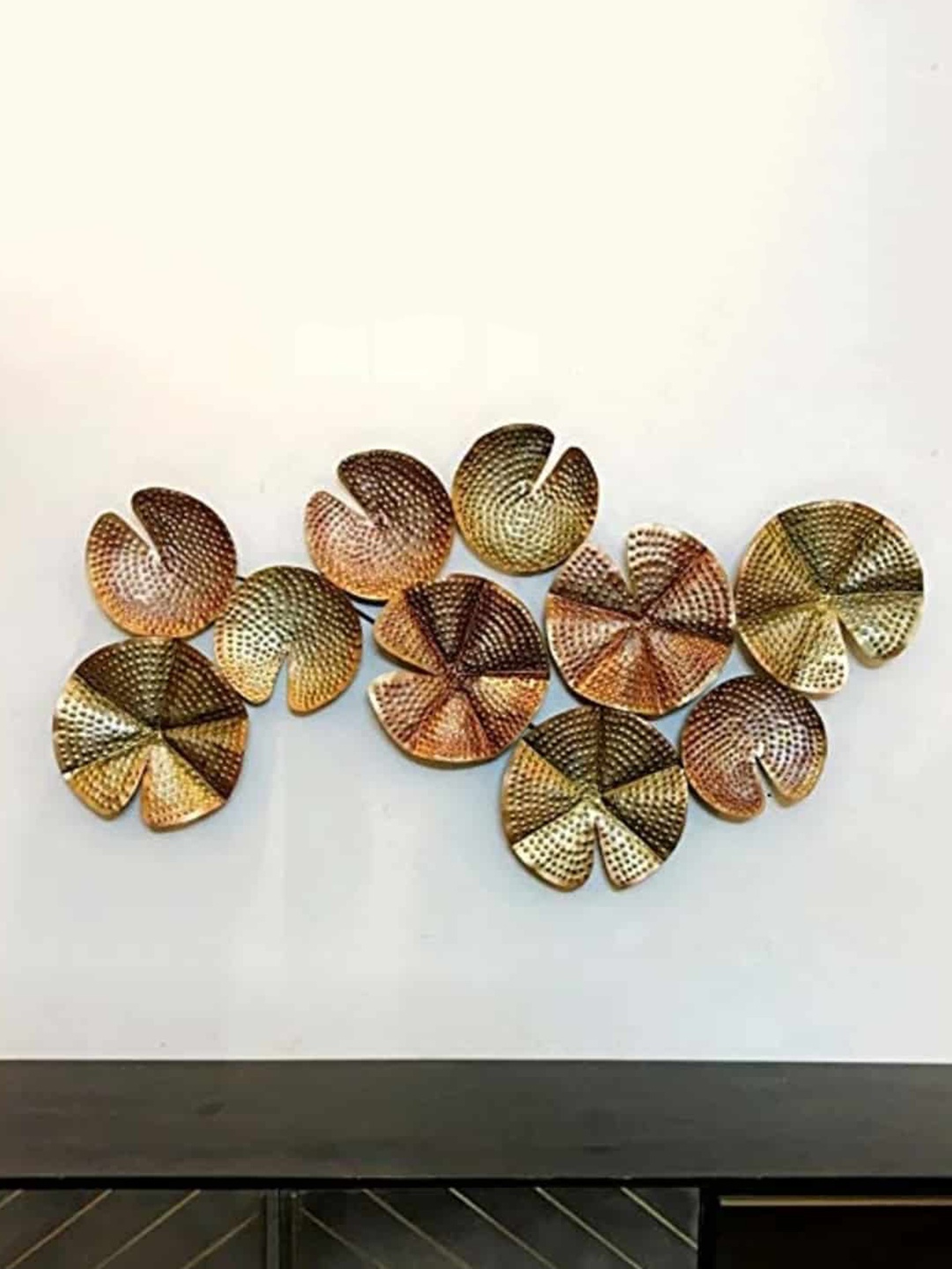 

vedas Metallic-Toned W-Crocus Wall Decor