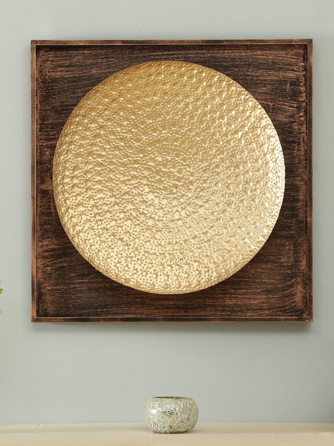 

vedas Metallic-Toned W-Oliver Hammered Wall Dcor