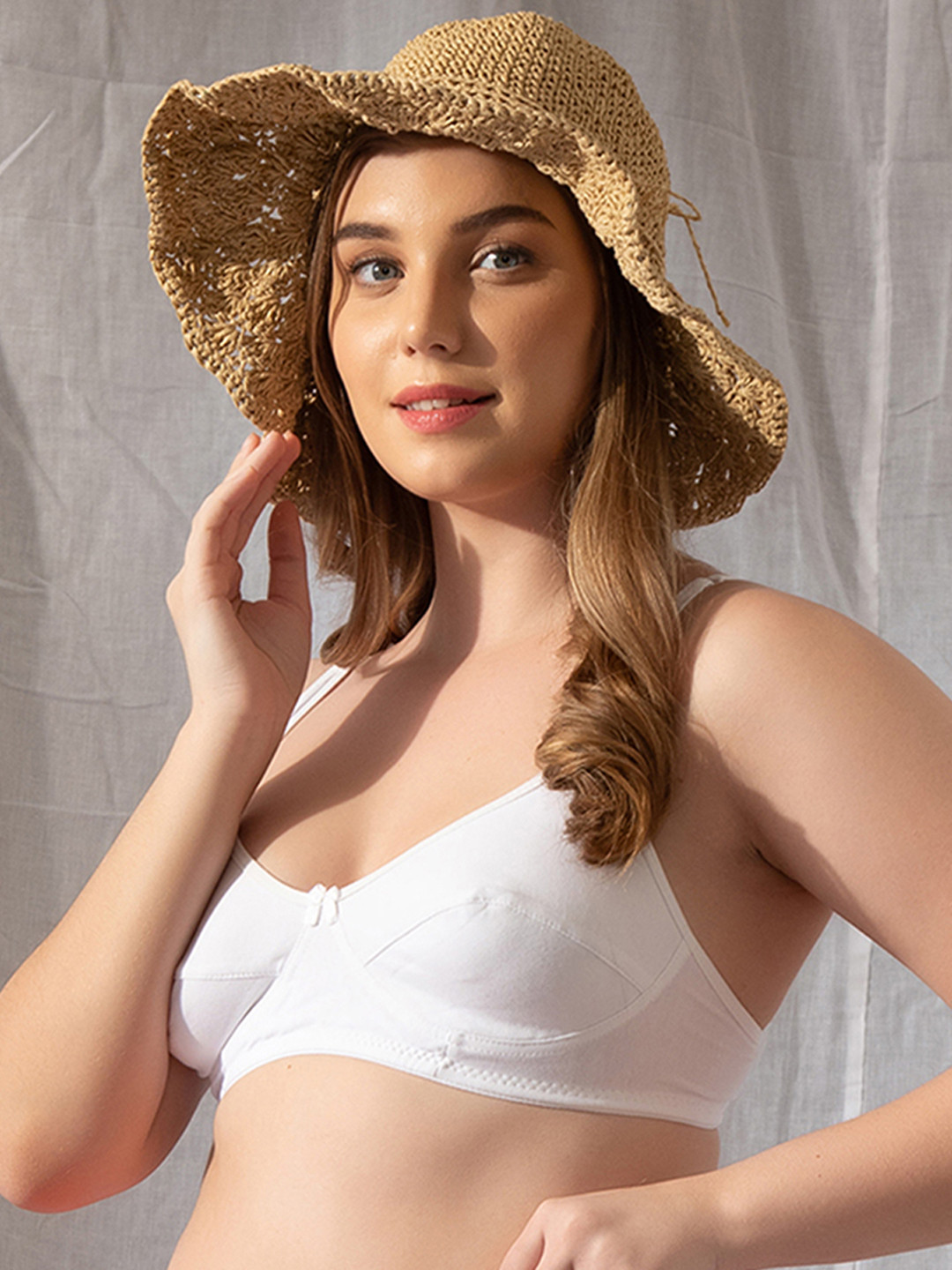 

Clovia Solid Non-Padded Non-Wired Full Cup Cotton Bra BR0955Q1832B, White