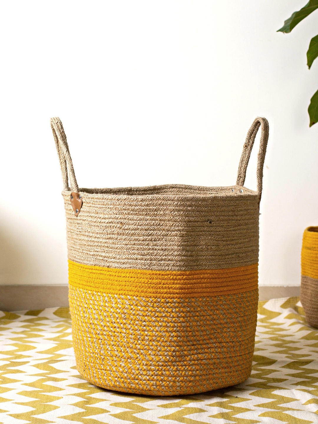 

JASMEY HOMES Yellow & Beige Colourblocked Laundry Bag