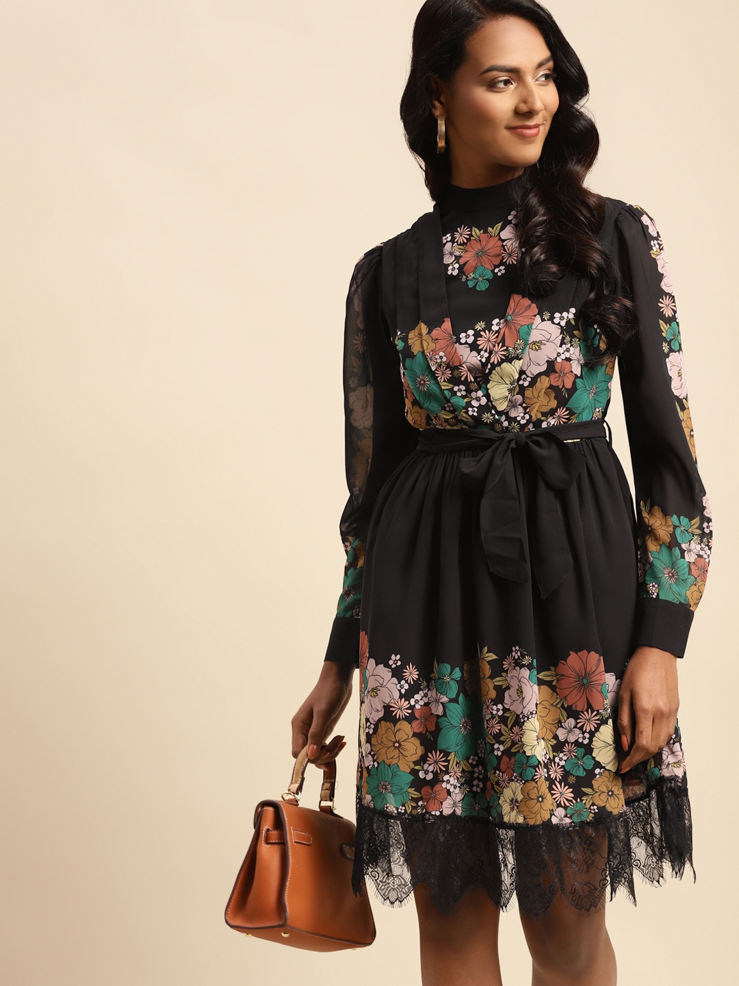 

COVER STORY Black Floral Dress